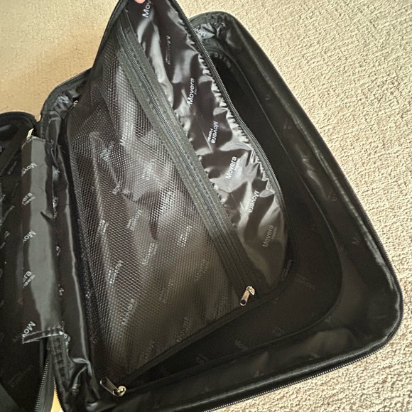 🌸SOLD🌸 Like new hard shell carry on luggage - Picture 5 of 5